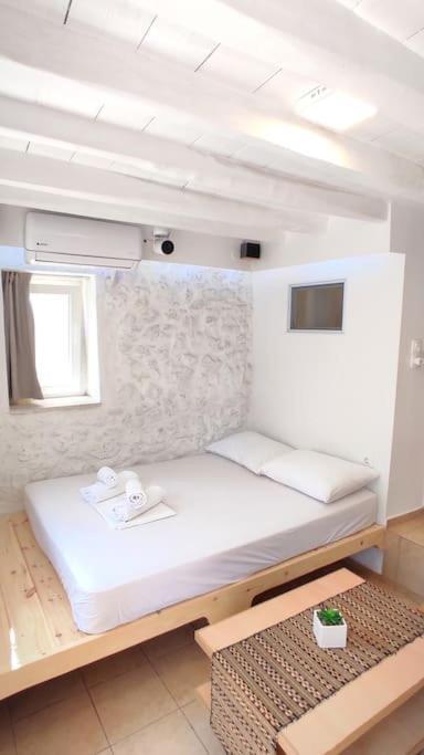 The Tiny White House - Tiny In Town Center Sitia (Crete)